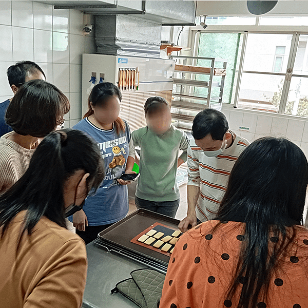 蘭姆葡萄夾心餅乾班開心下課~