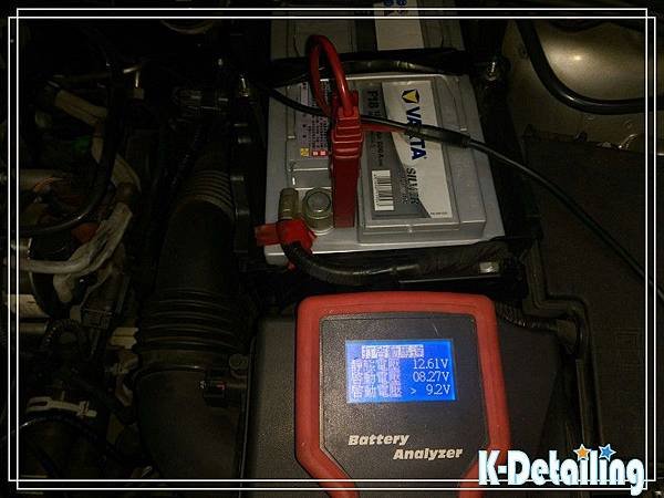 FORD福特2012~2015年MK3 Focus TDCI電瓶更換完畢進行啟動放電檢測電壓從12.61下降至8.27伏特.jpg