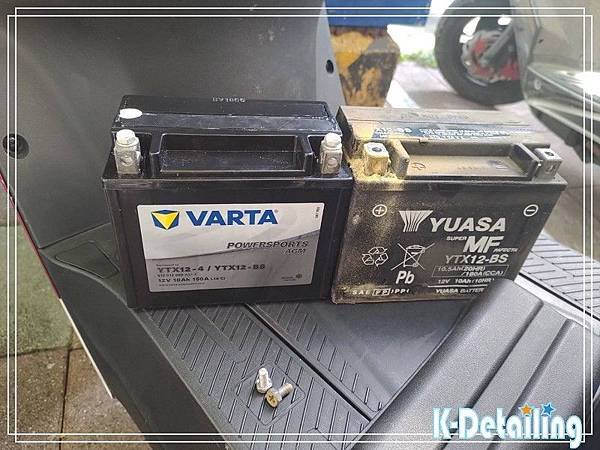 Vespa偉士牌LX125電瓶更換德國VARTA YTX12AGM電瓶~新舊電瓶規格比較示意左邊微VARTA YTX12 AGM電瓶又編為YUASA YTX12電瓶.jpg