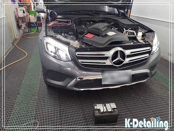 42529 Mercedes Benz賓士2016年X253 C253 GLC250原廠電瓶因為保養時原廠人員說電瓶壽命不佳前來橘客進行電瓶更換.jpg