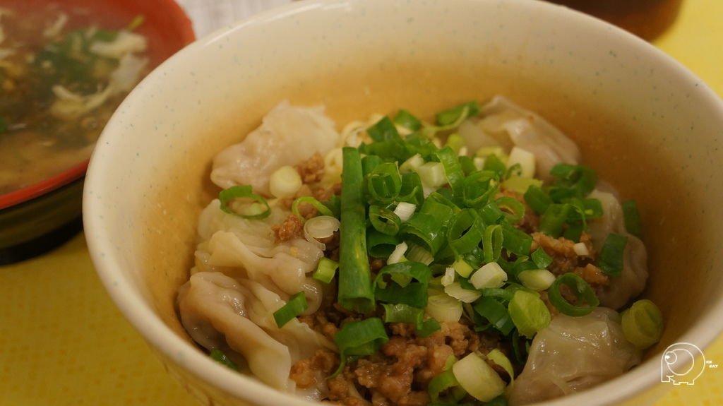 餛飩乾油麵