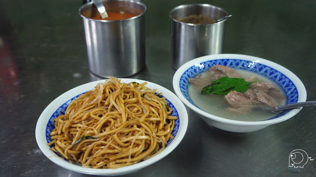 炒麵炒米粉、豬頭肉湯