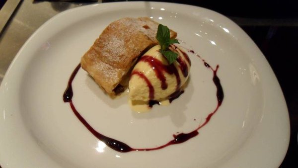 Strudel di Mele with Vanillo Gelato-￥1400(就是蘋果派＋香草冰淇淋)