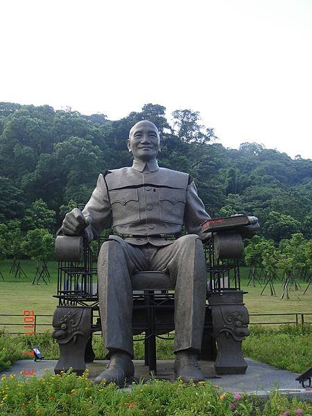 正面銅像