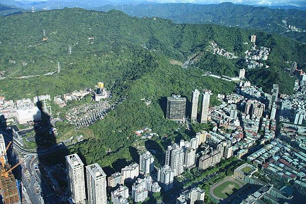 1024px-2010_07_22210_6931_Xinyi_District,_Taipei,_Buildings_in_Taipei,_Taipei_101,_Streets_in_Taipei,_Taiwan.JPG