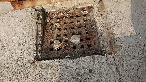 興濱路榮濱路口水溝蓋施做_190317_0009.jpg