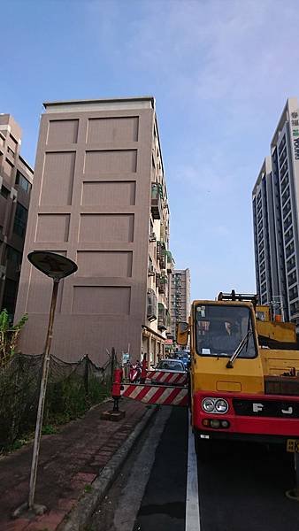 興濱路榮濱路口水溝蓋施做_190317_0014.jpg