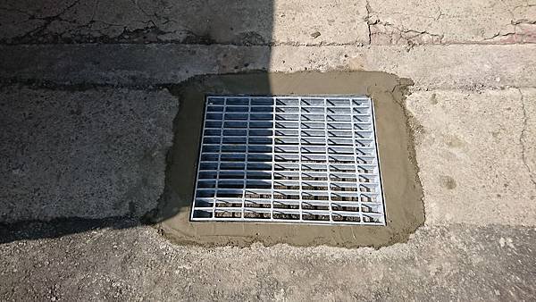 興濱路榮濱路口水溝蓋施做_190317_0018.jpg