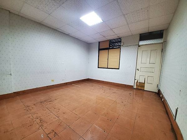 LINE_ALBUM_怡東路店面2_220127_4.jpg