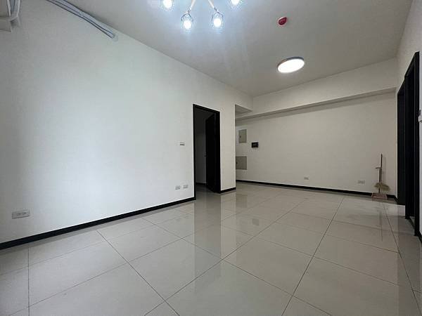 LINE_ALBUM_昕願景兩房一廳一衛_231207_10.jpg