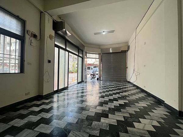 LINE_ALBUM_仁和路靜巷精美店面_240307_2.jpg