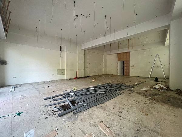 LINE_ALBUM_近市立醫院三角窗賺錢金店面_240514_4.jpg