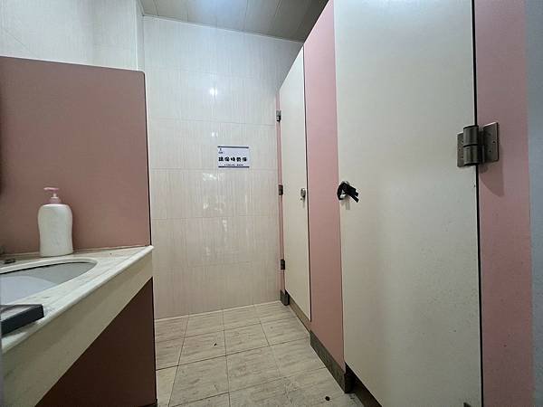 LINE_ALBUM_近市立醫院三角窗賺錢金店面_240514_1.jpg