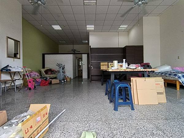 台南租屋~東區8米面寬黃金雙店面