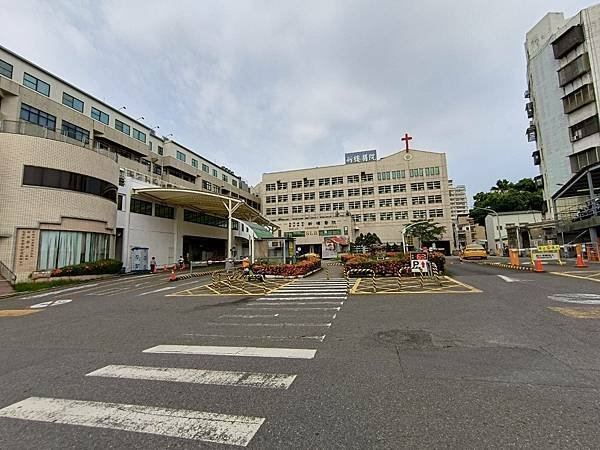 台南租屋~東區8米路醒目店面
