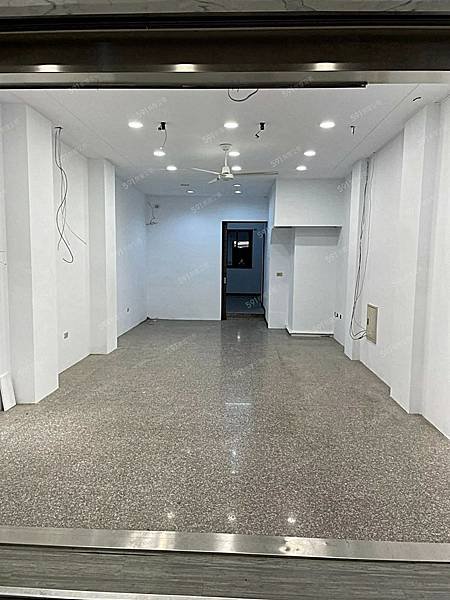 台南租屋~近崇義市場人潮金店面