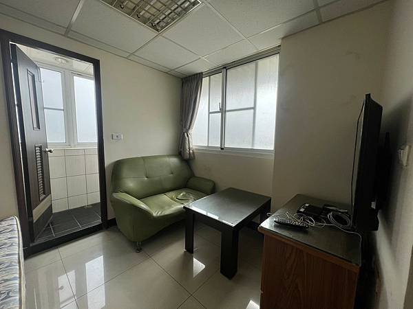 LINE_ALBUM_近市政府可貓陽台套房B802_241116_6.jpg