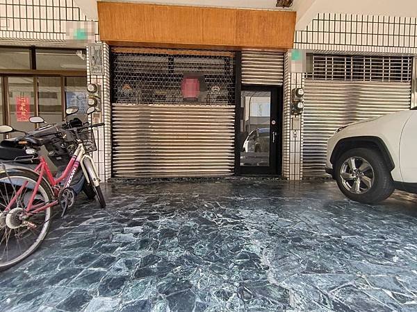 台南租屋~東區30坪方正1F店面