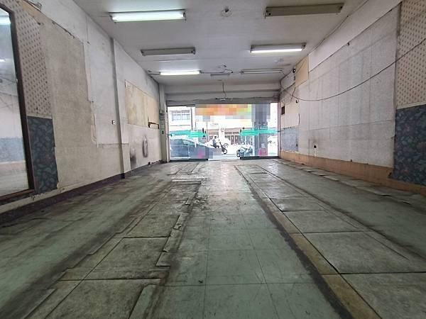 台南租屋~近新光三越商圈方正店面