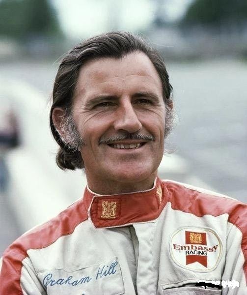 史上首位賽車三冠王(三大賽大滿貫得主)-Graham Hill.jpg