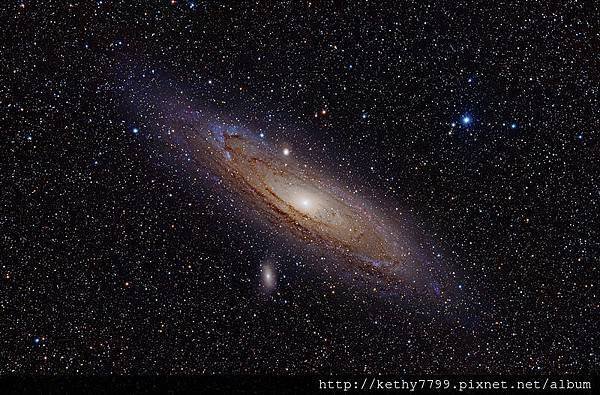 800px-Andromeda_Galaxy_(with_h-alpha).jpg