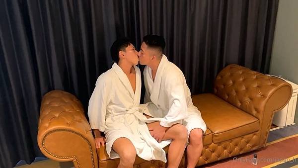 FC2-PPV-2816209 -スジ筋イケメンToyosukeと汗だくセックスで、可愛い顔したイケメンが汗とザーメンでグジョグジョに！.mp4_20240114_085231.742.jpg