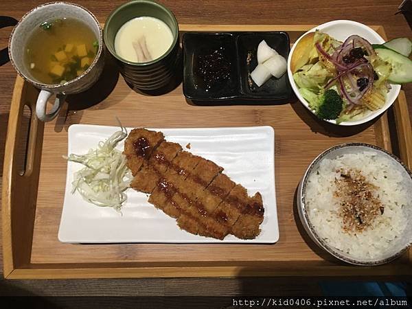 【Kay食記】午晚餐 - 暖呼呼食堂 - 吃在高雄(新興區)