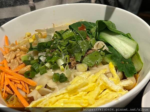 【Kay食記】低調不易發現，麻辣味很足夠價位又不貴的【宮寶寶