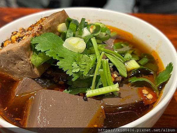【Kay食記】低調不易發現，麻辣味很足夠價位又不貴的【宮寶寶