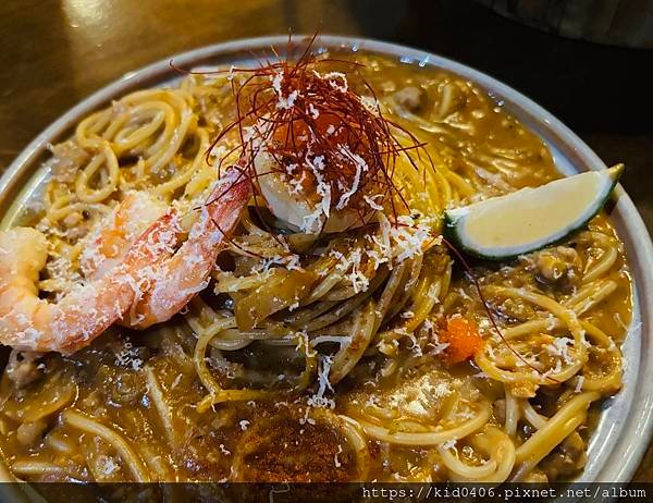 【Kay食記】流行音樂中心附近頗具質感，暗黑系工業風格的【曦