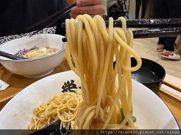 【Kay食記】藏在高雄文化中心旁的真心味道——榮一拉麵，隱藏