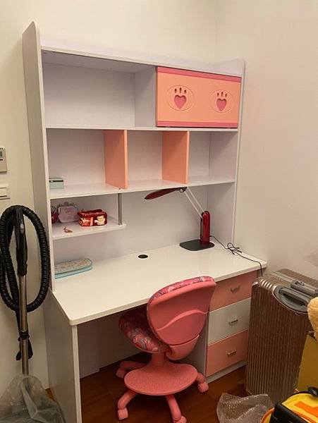 9801書桌-後港街陳S-京采青少年.兒童館.jpg