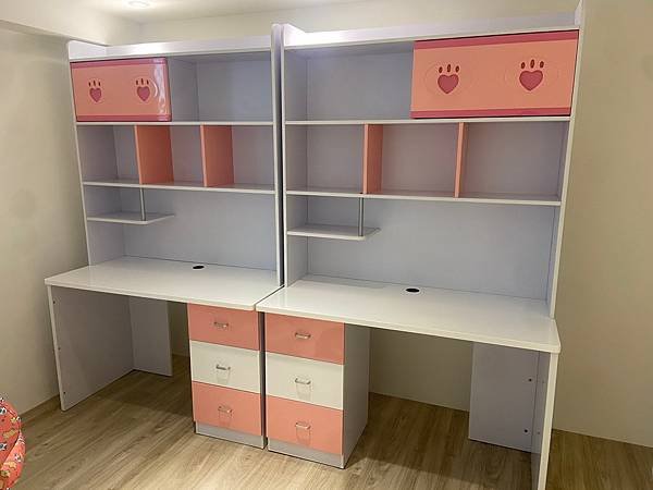 9801書桌-天母西路張S-京采青少年.兒童館.jpg
