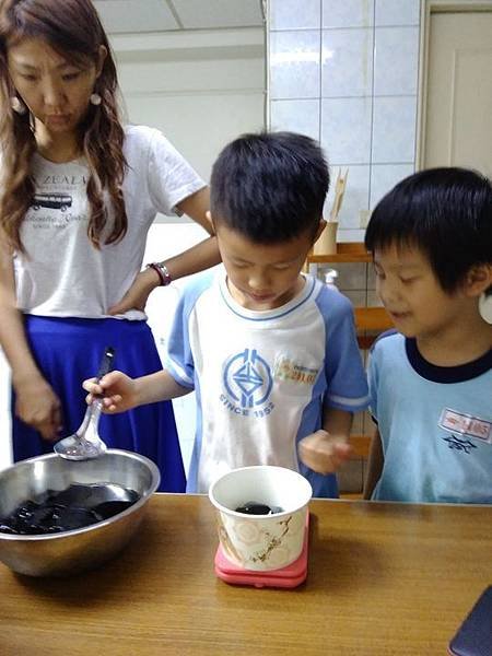 20190620 自製仙草凍飲 022.jpg