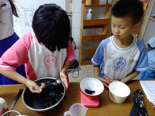 20190620 自製仙草凍飲 023.jpg