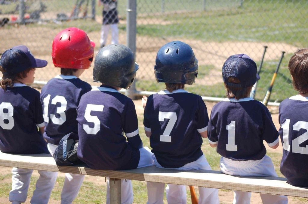 bigstock-Kids-Baseball-Team-Jpg-2274016-c-r.jpg