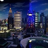 固定時間會切換日/夜景，很美喔!