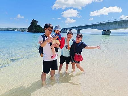 妞妞一直不肯下水