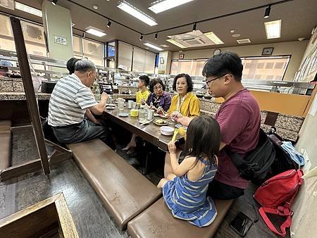 居然有大桌子, 很棒