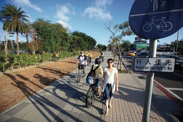 前鎮區_翠亨北路捷運通勤道.jpg