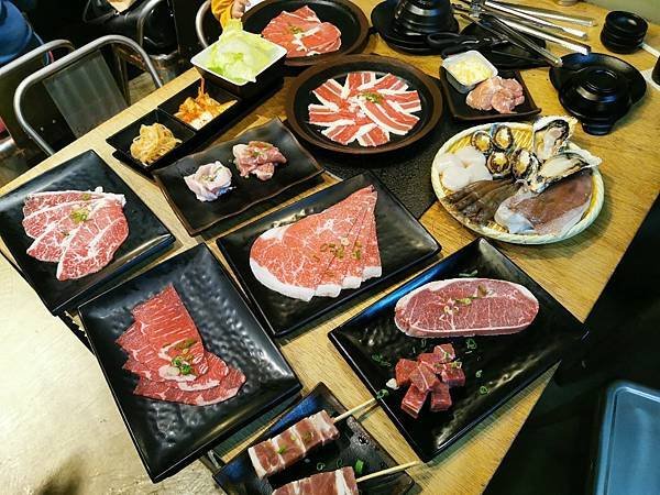 肉食控海鮮控必吃台北『燒肉殿』和牛、龍蝦、各式海鮮高檔肉品免