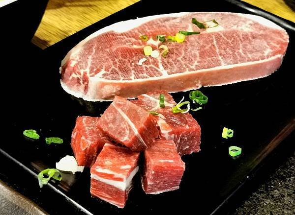 肉食控海鮮控必吃台北『燒肉殿』和牛、龍蝦、各式海鮮高檔肉品免