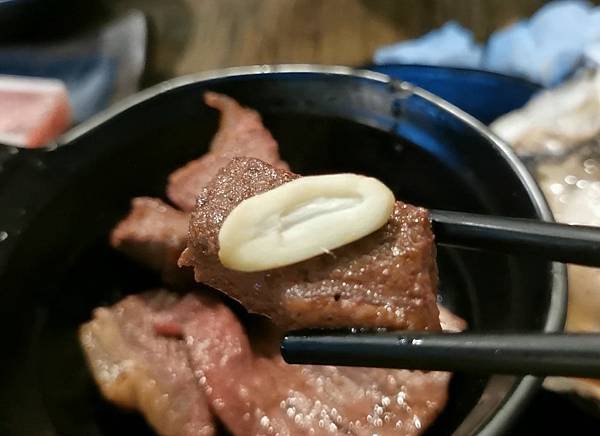 肉肉海鮮放肆大口吃，不管你是肉食控還是海鮮控台北『燒肉殿』和