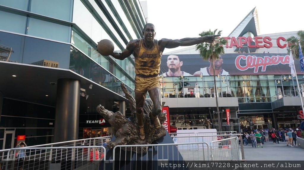 Outside of Staples Center (Magic Johnson Statue)