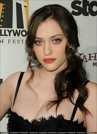 Kat Dennings-01