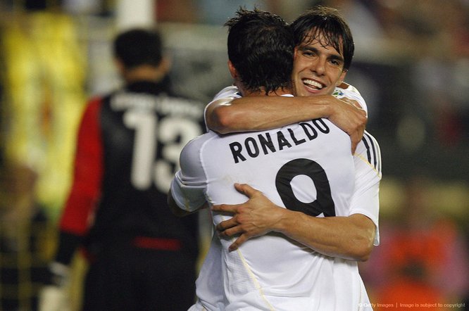 Real Madrid&apos;s Brazilian midfielder Kaka (R) celebrates with teammate Portuguese forward Cristiano Ronaldo after socring against Villarreal during their Spanish league football match at the Madrigal Stadium in Villarreal on September 23, 2009. AFP PHOTO/JOSE JORDAN