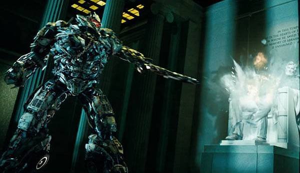 Movie_Megatron_zerstört_die_Statue_von_Abraham_Lincoln.jpg