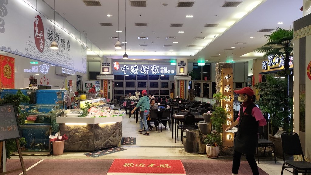 P_20231218_180356-台中梧棲漁港(用餐區).jpg