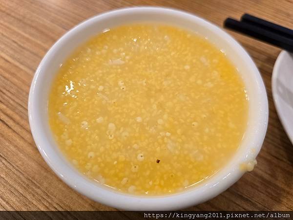 《淡水•食》淡水新市鎮美食|淡水美味餡餅粥|淡水小籠包～宋朝
