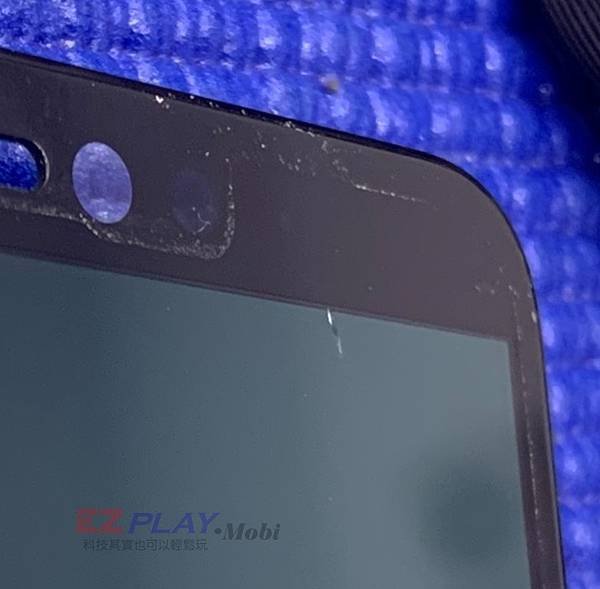 去年才買的HTC U19e 不小心摔了一下就不能開機了……H